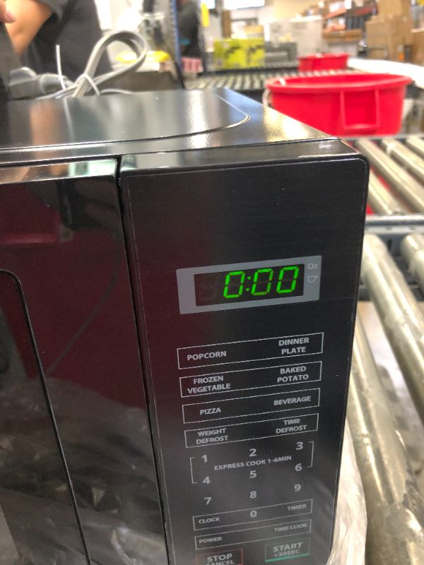 Photo 4 of 0.7 cu. ft. 700-Watt Countertop Microwave in Black