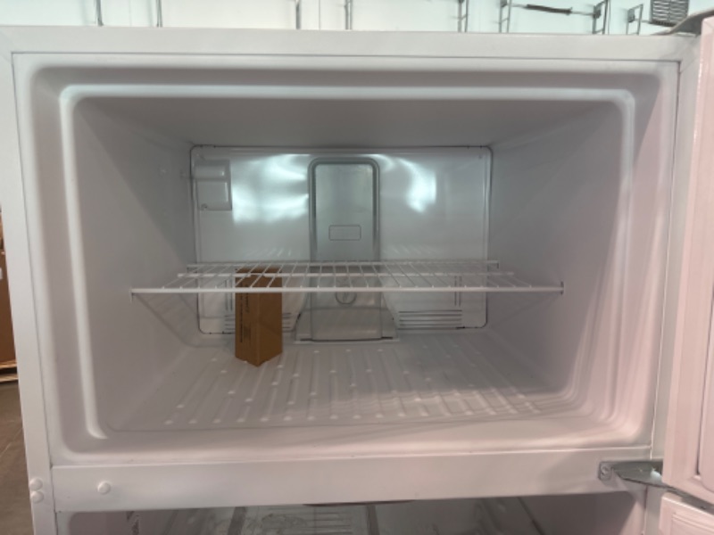 Photo 3 of Whirlpool 20.5-cu ft Top-Freezer Refrigerator (White)