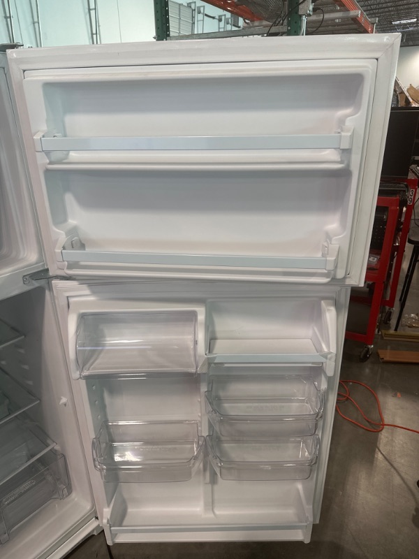 Photo 4 of Whirlpool 20.5-cu ft Top-Freezer Refrigerator (White)