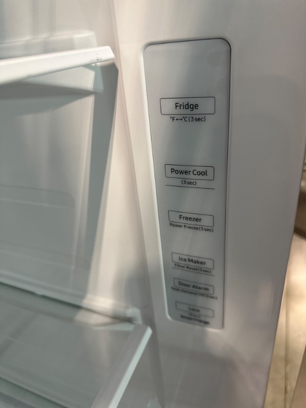 Photo 8 of Samsung 28-cu ft Smart Side-by-Side Refrigerator with Ice Maker (Fingerprint Resistant Stainless Steel)