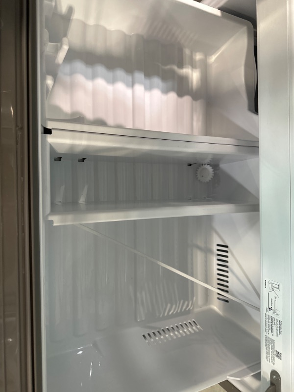 Photo 6 of Whirlpool 26.8-cu ft French Door Refrigerator with Dual Ice Maker (Fingerprint Resistant Stainless Steel) ENERGY STAR
