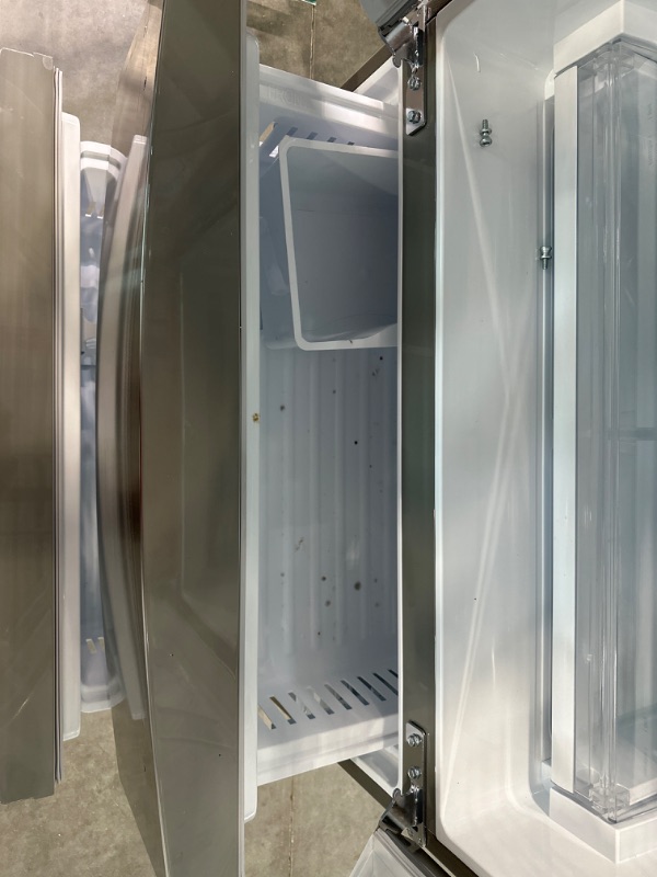 Photo 2 of LG External Water DIspenser 28.6-cu ft 4-Door French Door Refrigerator with Ice Maker (Stainless Steel) ENERGY STAR

