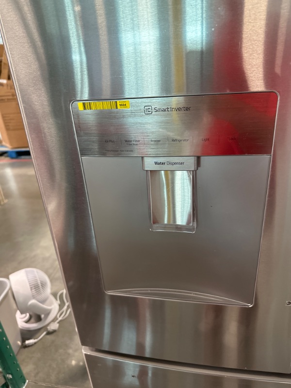 Photo 8 of LG External Water DIspenser 28.6-cu ft 4-Door French Door Refrigerator with Ice Maker (Stainless Steel) ENERGY STAR
