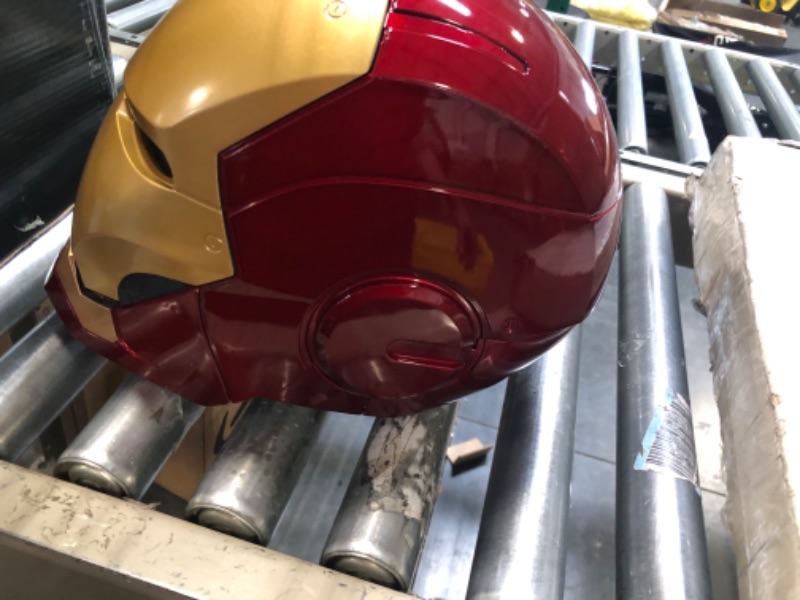 Photo 4 of Avengers Marvel Legends Iron Man Electronic Helmet - Multicolor Characters***APPEAR VERY GENTLY USED**