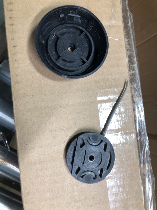 Photo 4 of Cordless Weed Wacker/Eater, String Trimmer Battery Powered, with 2 PCS 2.0Ah Batteries and 3Types Blades, for Lawn, Yard and Bush Trimming (Black)

*see pics, battery works, (2 batteries included), spool part of Weed Wacker needs to be put together.