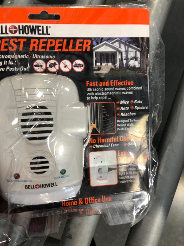 Photo 4 of Bell + Howell Ultrasonic Electromagnetic Pest Repeller with AC Outlet and Switch, 1-Count