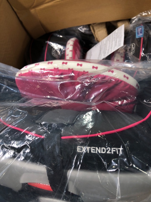 Photo 1 of Graco - Extend2Fit Convertible Car Seat, Kenzie