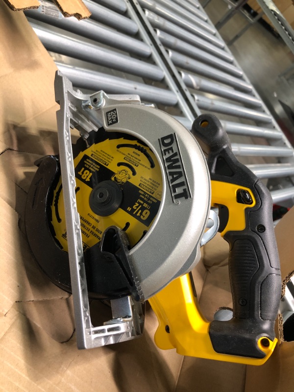 Photo 4 of Dewalt DCS393 bare tool 20V MAX 6 1/2" circular saw in bulk packaging