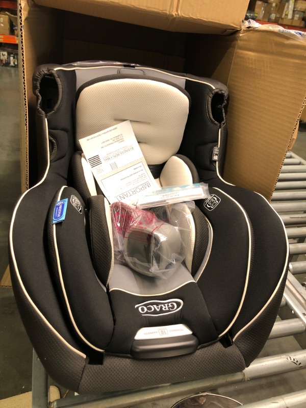 Photo 4 of Graco Extend2Fit Convertible Car Seat, Gotham