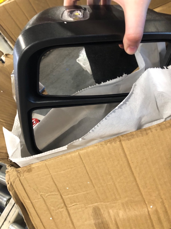 Photo 7 of AERDM New Pair Towing Mirror Chrome Cap with Temperature Sensor Fit Ford Super Duty F-250 F-350 F-450 F-550 Pickup Truck 2017 2018 2019 with Blind Spot w/Turn Signal and Auxiliary Lamp