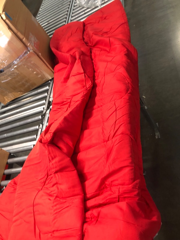 Photo 1 of Amazon basics comforter 90x90" Red 