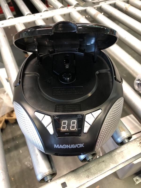 Photo 4 of Magnavox MD6924 CD Boombox with Am & FM Radio