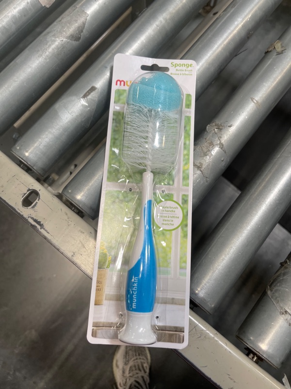 Photo 1 of Munchkin Sponge Bottle Brush, Pack of 1, Blue