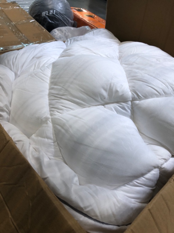 Photo 2 of APSMILE Full/Queen Size Goose Feathers Down Comforter Duvet Insert - Ultra-Soft All Season Down Comforter Hotel Collection Comforter