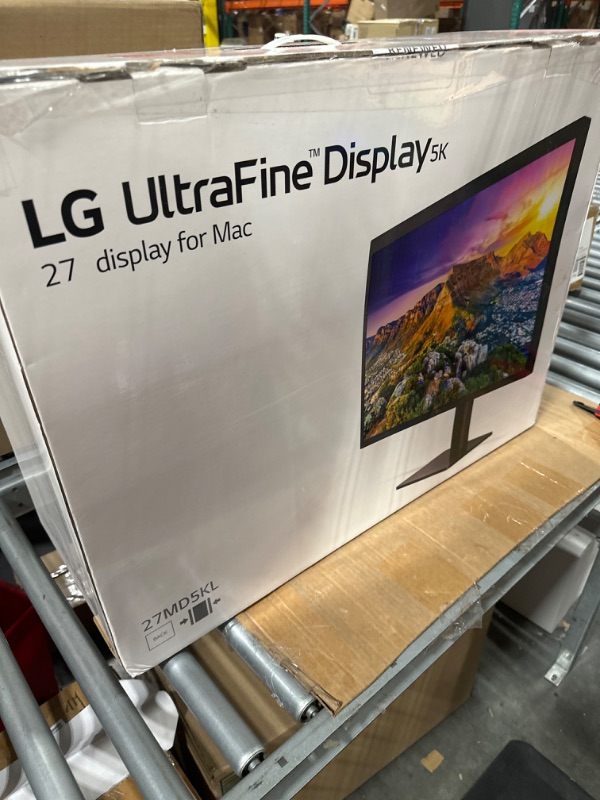 Photo 2 of LG 27MD5KL-B 27 Inch UltraFine 5K (5120 x 2880) IPS Display with macOS Compatibility, DCI-P3 99% Color Gamut and Thunderbolt 3 Port, Black 27 Inches