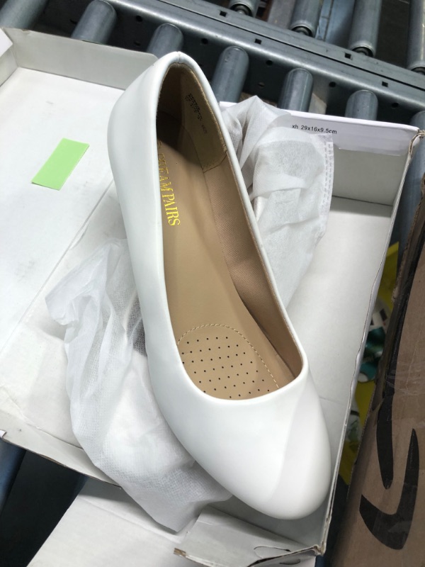 Photo 1 of Dream Paris Heels Closed Toes White Size 10