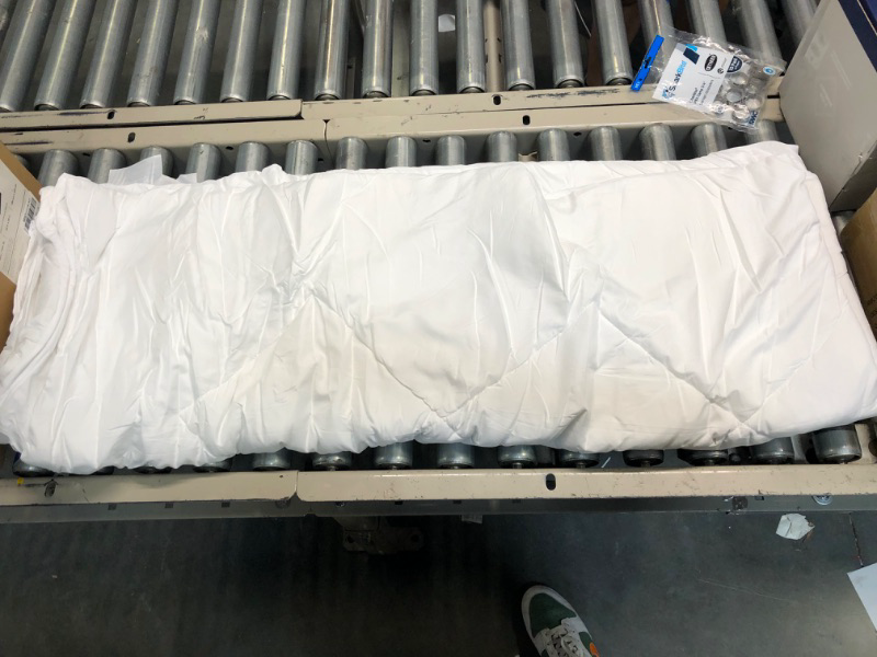 Photo 3 of Amazon Basics Reversible, Lightweight Microfiber Comforter Blanket - Twin / Twin XL, White White / White Twin/Twin XL 1-Pack