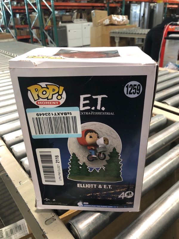 Photo 3 of Funko Pop! Moment: E.T. The Extra-Terrestrial - Elliot and E.T. Flying (Glow in The Dark), Multicolor, 50769