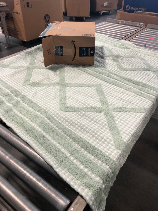 Photo 1 of Amélie Home Tufted Woven Throw Blanket, Reversible Textured Geometric Decorative Throw Blanket, Soft Cozy Lightweight Blanket for Couch Bed Outdoor in Spring Summer, 50"x60", Mint Green
