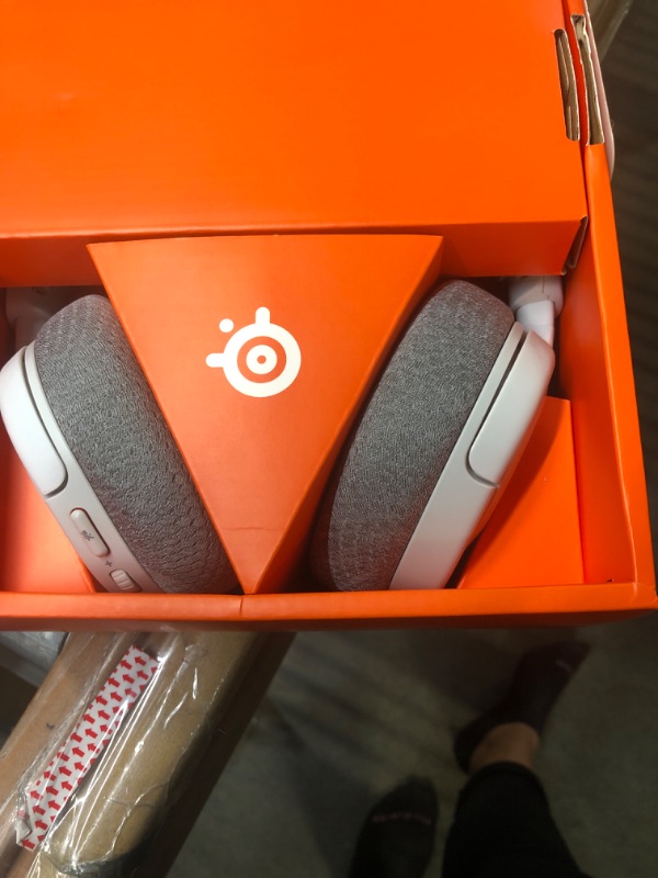 Photo 1 of NEW SteelSeries Arctis Nova 1 Multi-System Gaming Headset — Hi-Fi Drivers — 360° Spatial Audio — Comfort Design — Durable — Ultra Lightweight — Noise-Cancelling Mic — PC, PS5/PS4, Switch, Xbox - White Nova 1 White