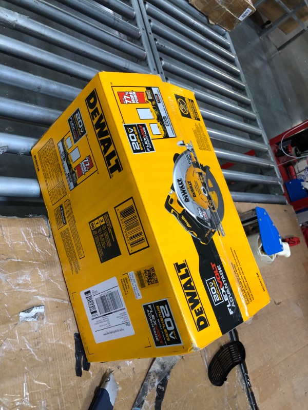 Photo 2 of DEWALT FLEXVOLT ADVANTAGE 20V MAX* Circular Saw, 7-1/4-Inch, Cordless, Tool Only (DCS573B)