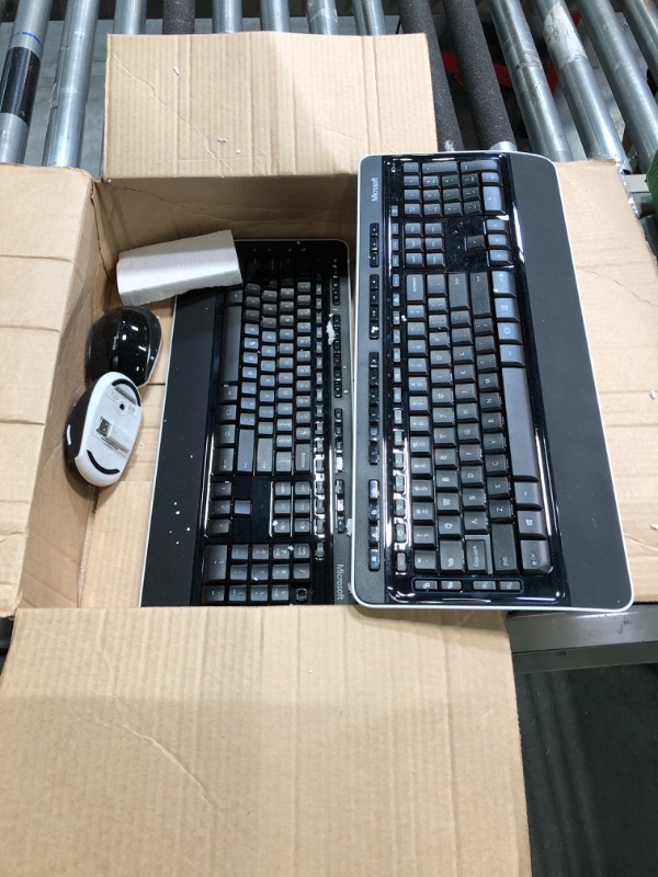 Photo 3 of Microsoft Wireless Desktop 3050 with AES - Black. Wireless Keyboard and Mouse Combo. Built-in Palm Rest. Customizable Windows Shortcut Keys