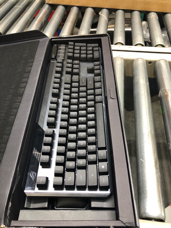 Photo 4 of ASUS ROG Claymore II 100% / 80% TKL Wireless RGB Modular Gaming Keyboard, ROG RX Red Switches, PBT Doubleshot Keycaps, Detachable Numpad, Wrist Rest, Media Controls, USB Passthrough - Black PBT