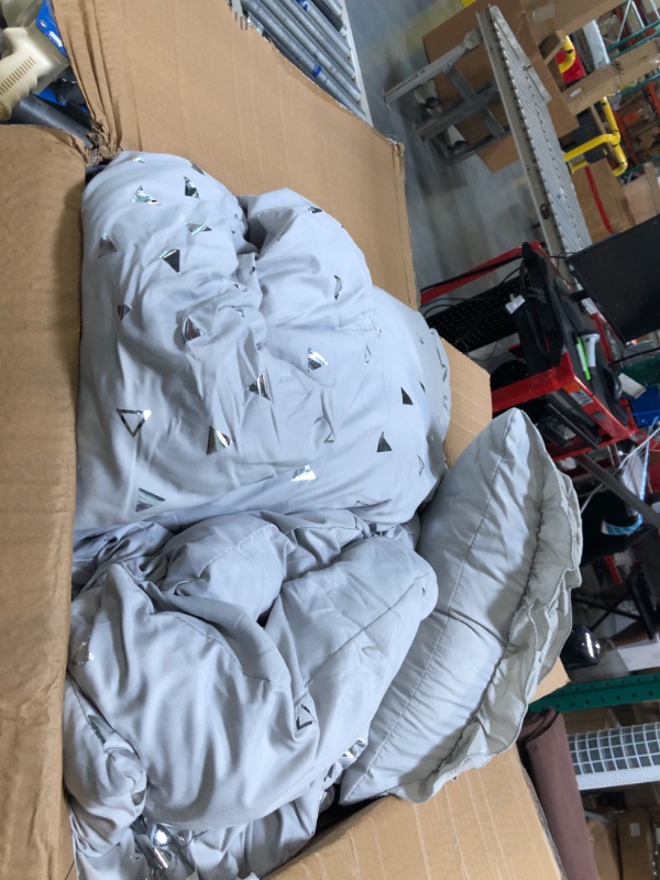 Photo 2 of Intelligent Design Zoey Triangle Metallic Print, Cozy Comforter Set All Season Bedding Set, Matching Sham, Decorative Pillow, King/Cal King, Grey/Silver 5 Piece