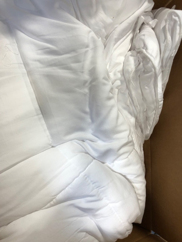 Photo 3 of Bedsure Queen Comforter Duvet Insert - Quilted White Comforters Queen size, All