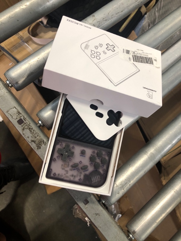 Photo 1 of RG35XX Handheld Game Console Support Linux Garlic OS HDMI and TV Output 3.5 Inch IPS Screen 64G TF Card 6831 Classic Games 2600mAh Battery (RG35XX-purple+Bag)