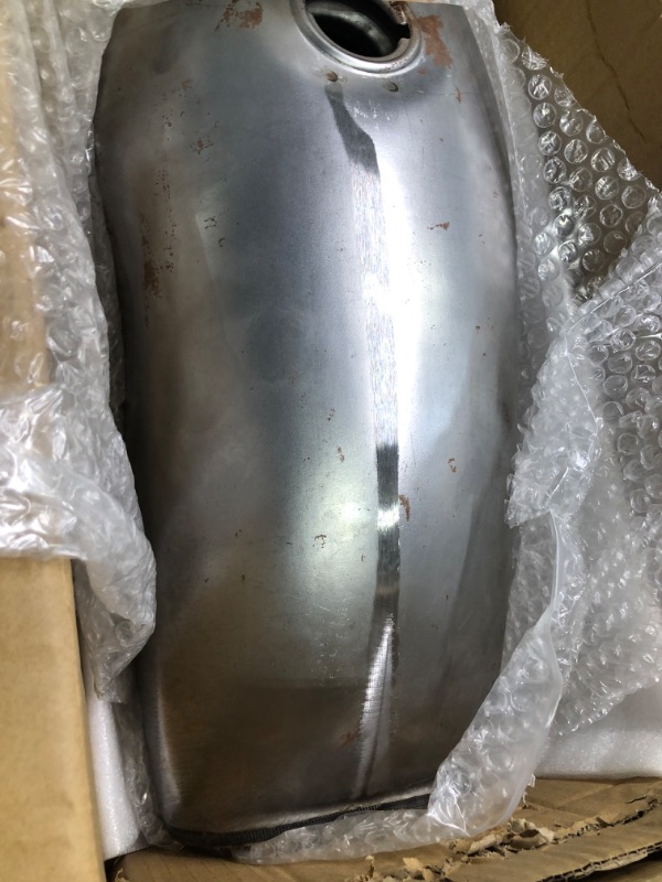 Photo 1 of Motorcycle Fuel Gas Tank 10L 2.6 Gal Retro Cafe Racer Tank Fits for Suzuki Yamaha Honda 750 CB400 XJR400 Universal