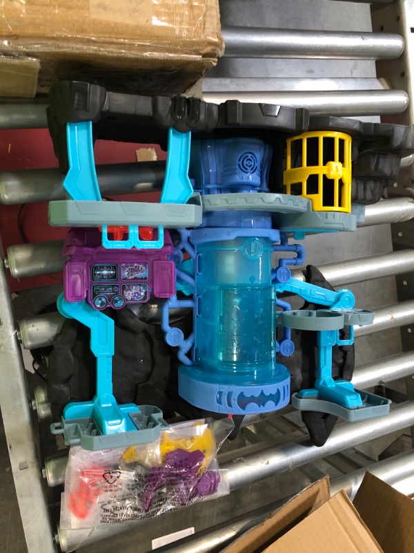 Photo 1 of DC Super Friends Fisher-Price Imaginext Bat-Tech Batcave, Batman playset with Lights and Sounds for Kids Ages 3 to 8 Years, Meerkleuren