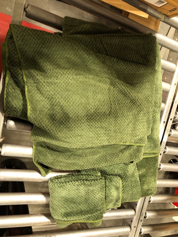 Photo 1 of 5 pc microfiber towel set (2 large 3 small)