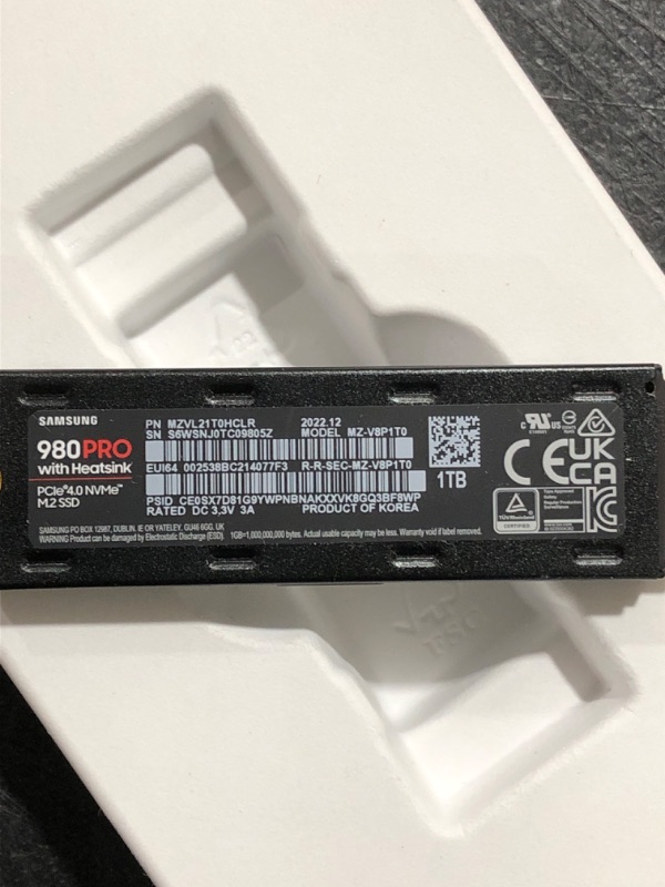 Photo 3 of SAMSUNG 980 PRO SSD with Heatsink 2TB PCIe Gen 4 NVMe M.2 Internal Solid State Drive + 2mo Adobe CC Photography, Heat Control, Max Speed, PS5 Compatible (MZ-V8P2T0CW)
