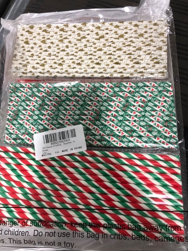 Photo 2 of 250 Pieces Christmas Drinking Straws Christmas Green and Red Striped Dot Paper Drinking Straws with Christmas Tree Star Snowflake Gift Crutches Pattern for Christmas Party Supplies, 10 Styles
