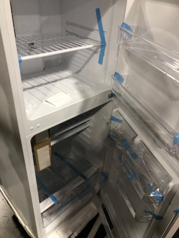 Photo 4 of 10.1 cu. ft. Top Freezer Refrigerator in White
