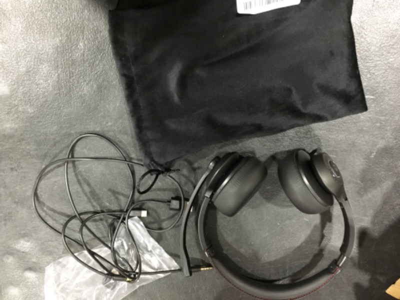 Photo 1 of BLUETHOOTH AND AUX HEADSET WITH MICROPHONE 