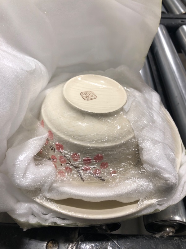 Photo 1 of 4-Piece Dinnerware Set, Plates, Dish, Bowl, Spoon, Japanese Hand-painted Tableware set Red