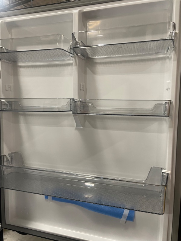 Photo 8 of Hisense 17.2-cu ft Counter-depth Bottom-Freezer Refrigerator (Black Metallic Steel) ENERGY STAR

