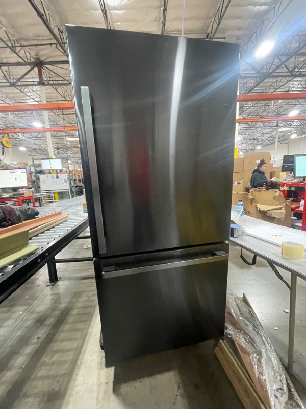 Photo 2 of Hisense 17.2-cu ft Counter-depth Bottom-Freezer Refrigerator (Black Metallic Steel) ENERGY STAR
