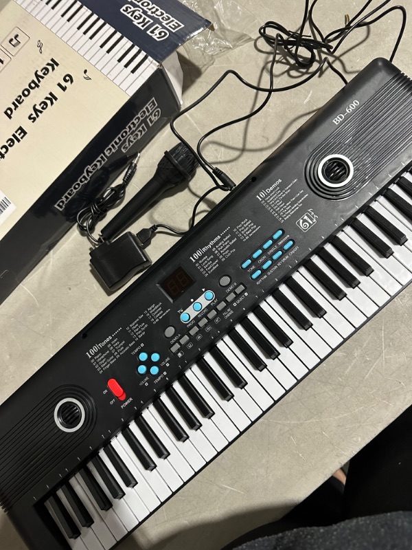 Photo 4 of 61 Keys Keyboard Piano Electronic Digital Piano With Built-In Speaker Microphone Portable Keyboard Electronic Piano
