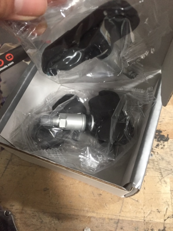 Photo 1 of TPMS Sensor, 4 Pack Tire Sensor fit for Toyota Scion Pontiac Lexus, Camry Rav4 Highlander Yaris Corolla, 315MHz Tire Pressure Monitoring System Sensors Replaces#42607-33021 PMV-107J 42607-33011