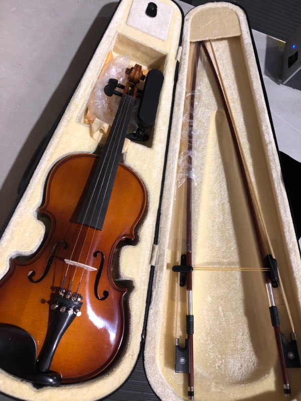 Photo 3 of **MISSING 1 STRING**
Cecilio CVN-300 Solidwood Ebony Fitted Violin Size 3/4