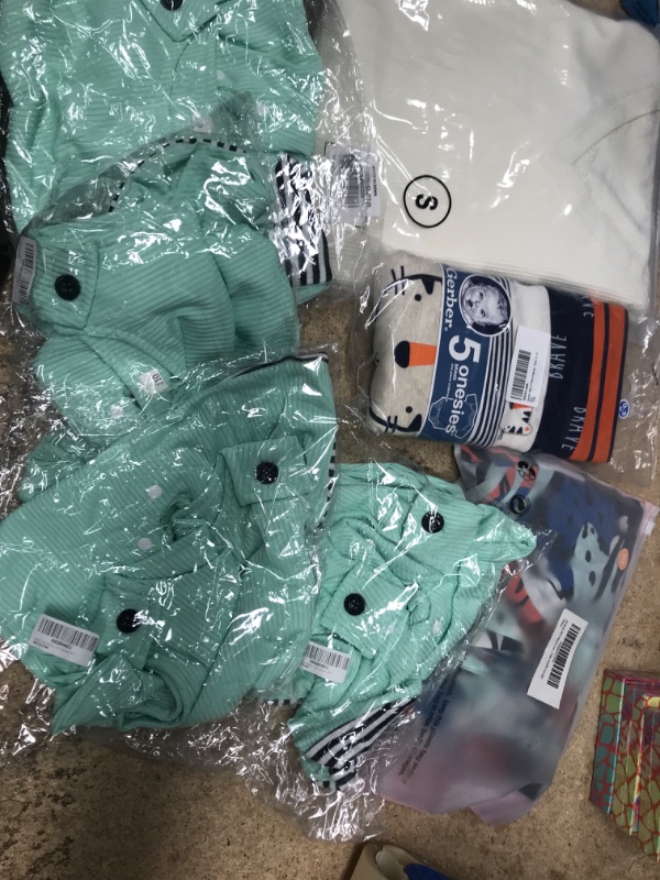 Photo 1 of 7 Piece Assorted clothing bundle