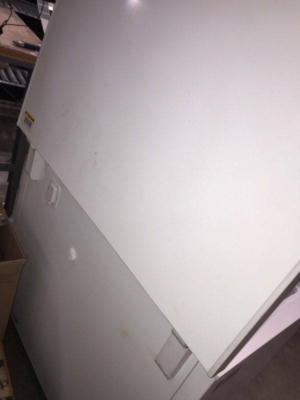 Photo 2 of *DOESN'T GET COLD** 8.7 cu. ft. Manual Defrost Chest Freezer in White
