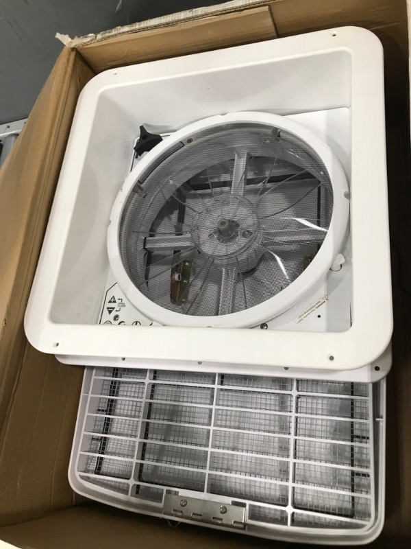 Photo 2 of * sold for parts/repair * 
MAXXAIR 0007000K MaxxFan Deluxe Fan with Remote and White Lid