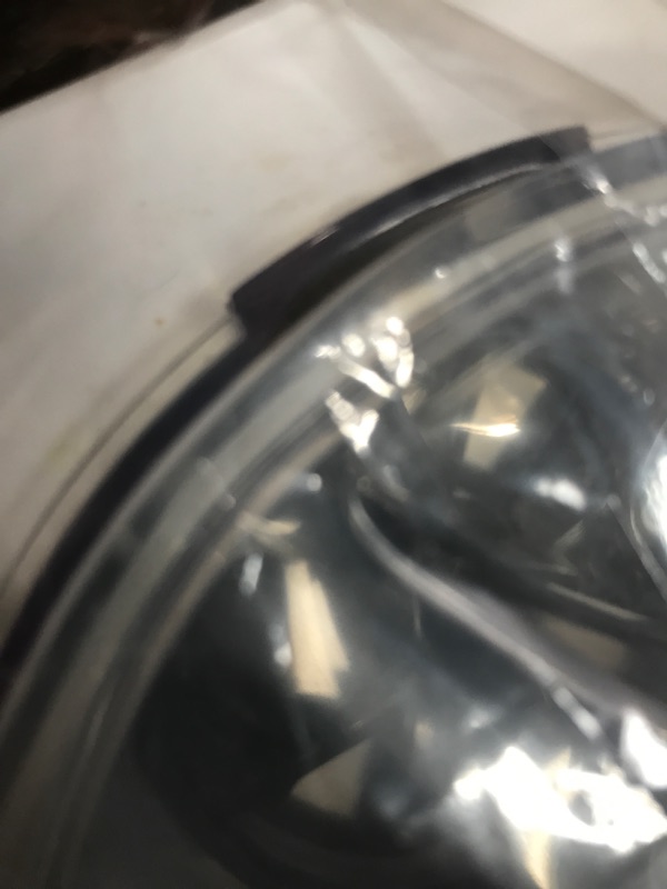 Photo 3 of **MAJOR DAMAGE TO LID**
Baby Brezza Formula Pro Mini Baby Formula Maker 