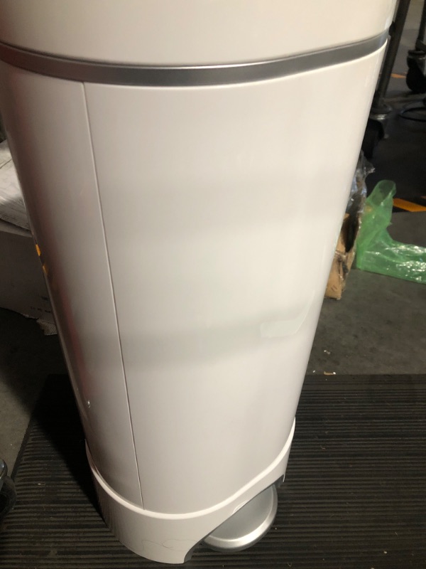 Photo 3 of **MISSING PARTS**
Munchkin® Step Diaper Pail