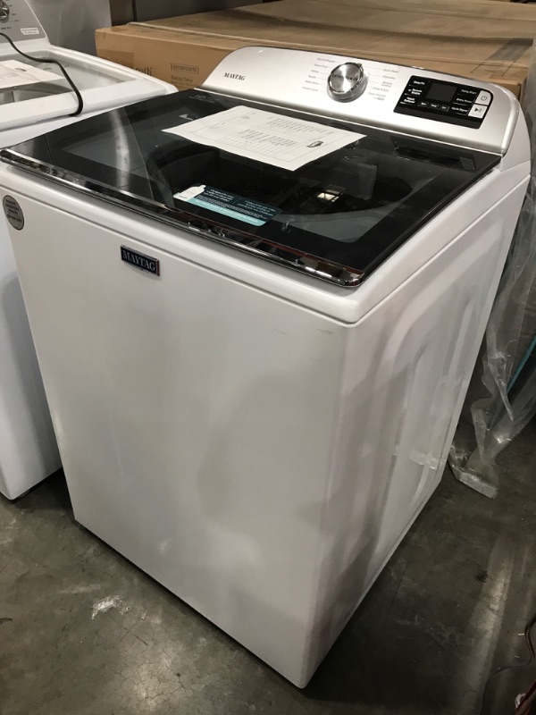 Photo 2 of Maytag Smart Capable 4.7-cu ft High Efficiency Agitator Smart Top-Load Washer (White)
