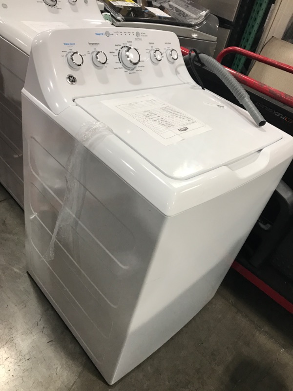 Photo 2 of GE 4.5-cu ft High Efficiency Agitator Top-Load Washer (White)
